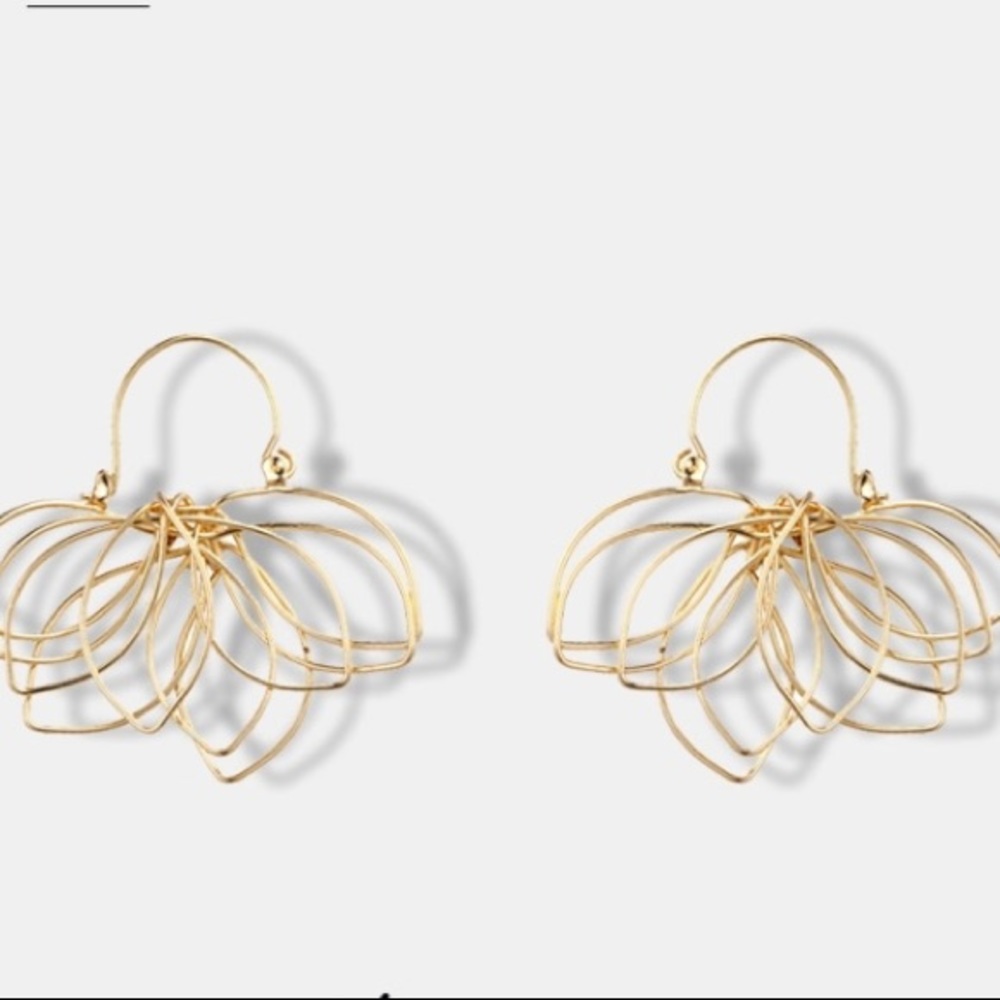🌺 2/$24 3-D Lotus Earrings 🌺 - Picture 2 of 4